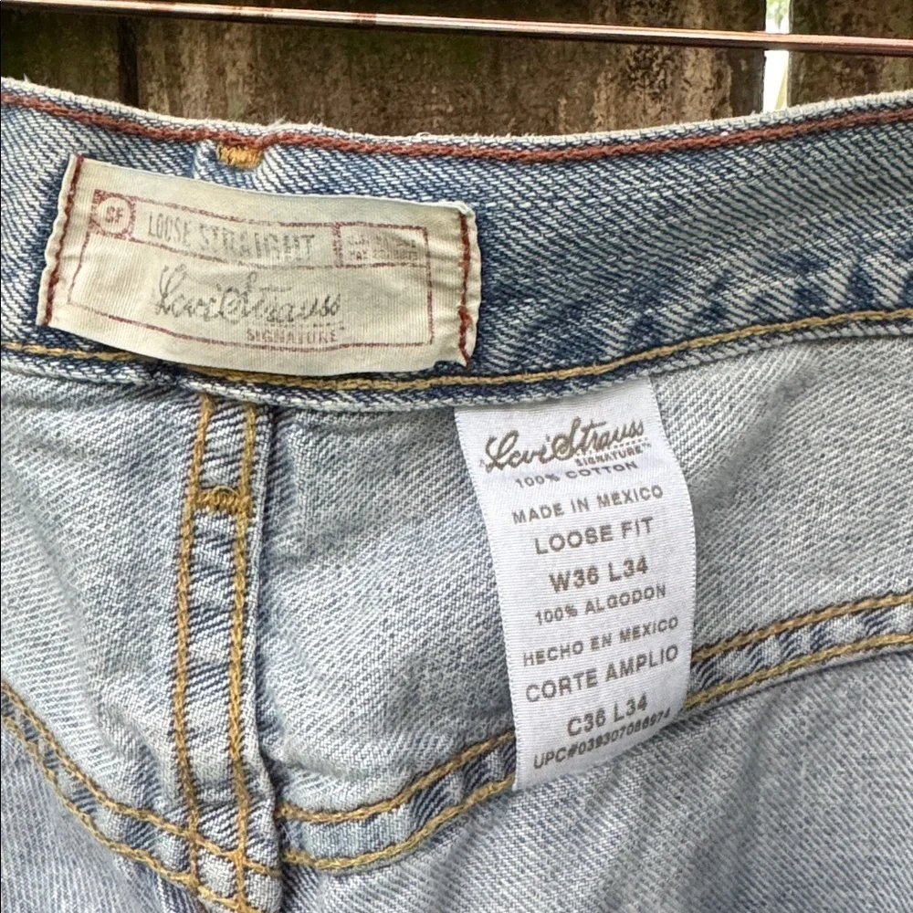 Levi’s ‘Loose Straight’ light wash jeans, 36 x 34 - Picture 8 of 8